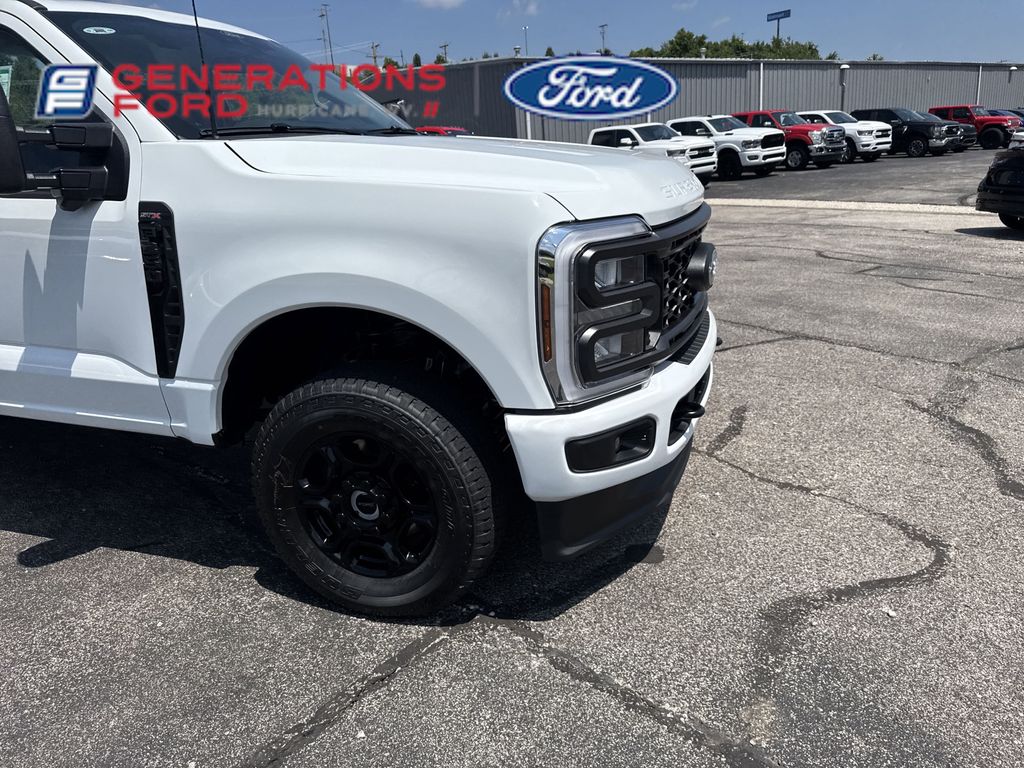 2025 Ford F-350 photo 3