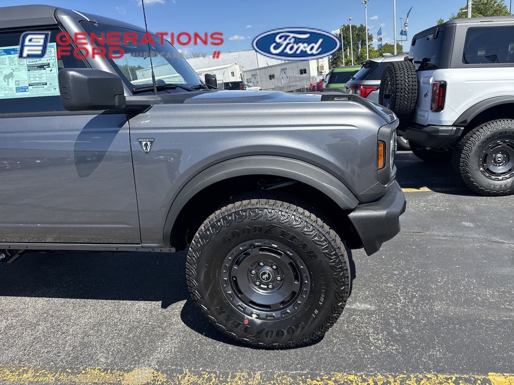 2025 Ford Bronco Base photo 3