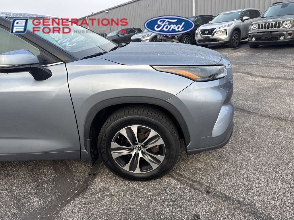 2022 Toyota Highlander XLE photo 3