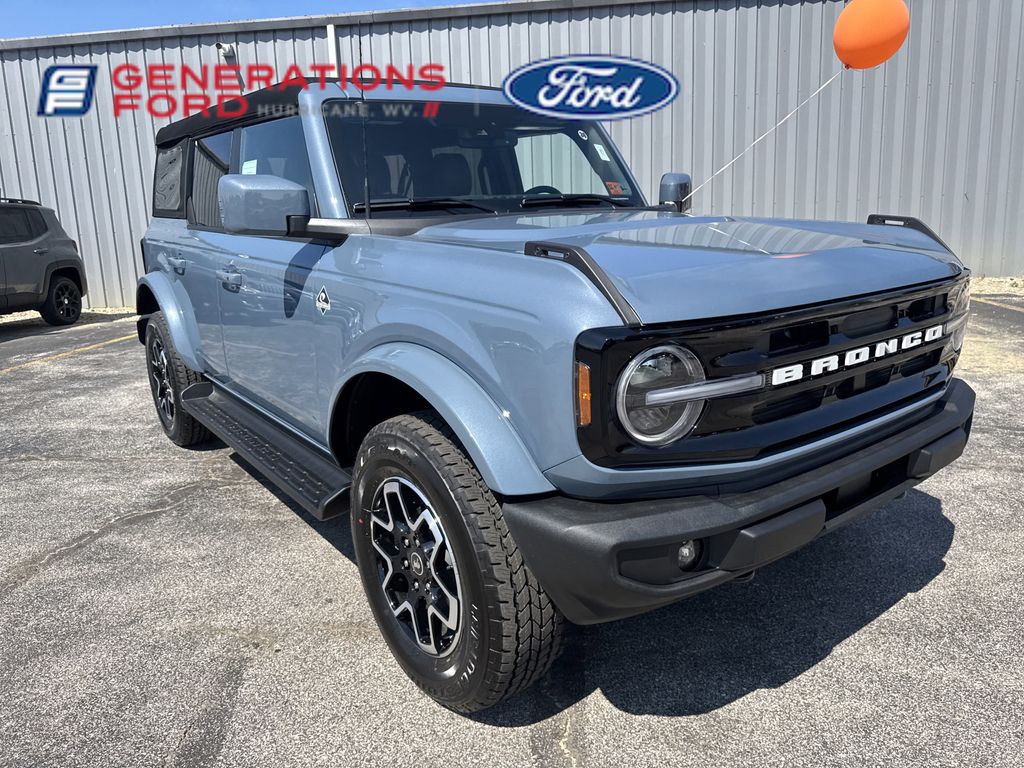 2025 Ford Bronco Outer Banks photo 3