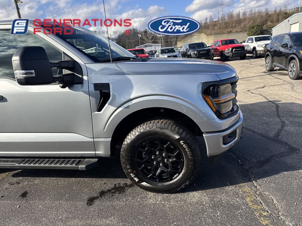 2025 Ford F-150 XLT photo 2