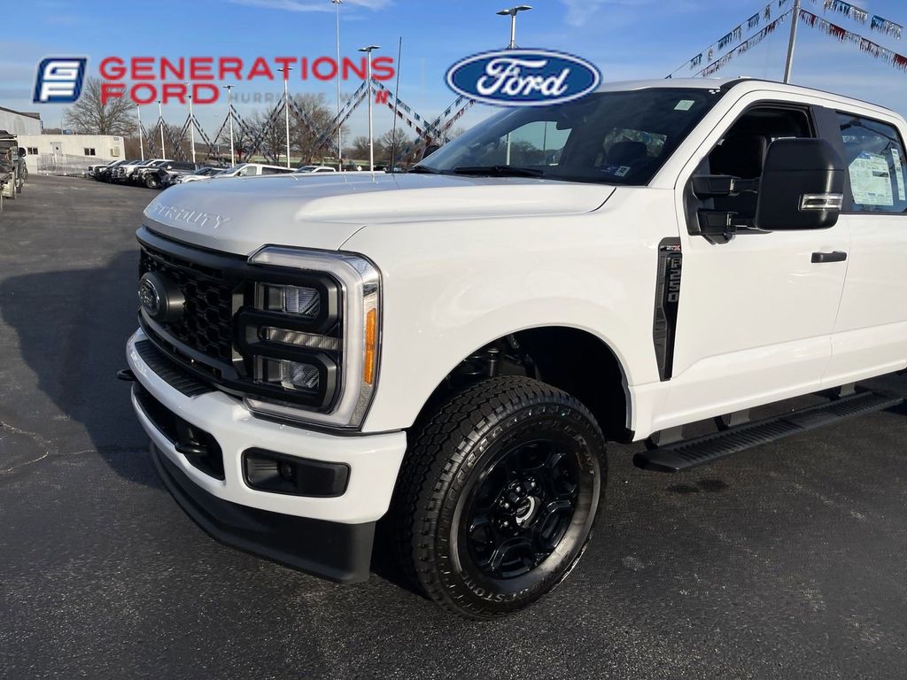 2023 Ford F-250 photo 2
