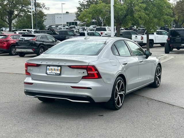 2024 Volvo S60 B5 Plus photo 3