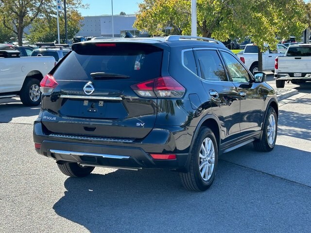 2017 Nissan Rogue SV photo 3