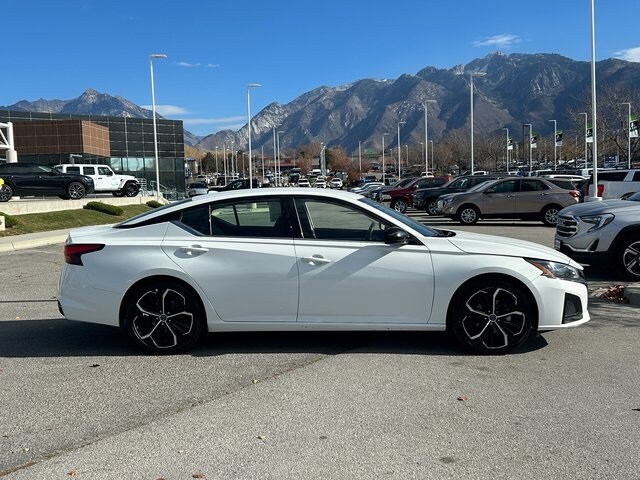 2024 Nissan Altima 2.5 SR photo 2