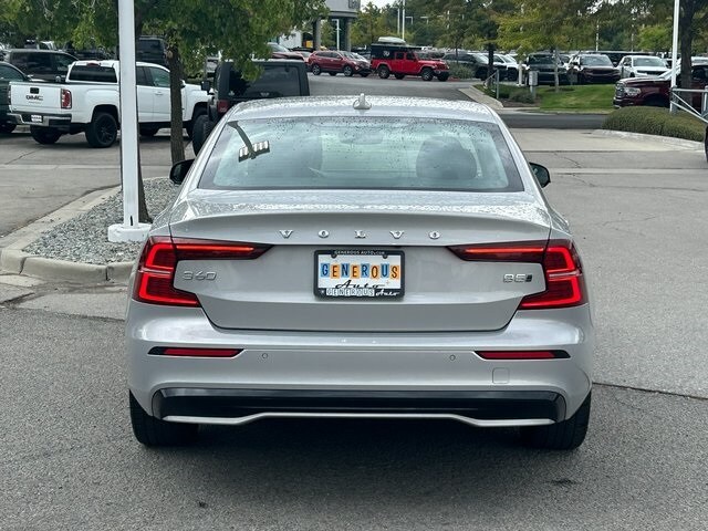 2024 Volvo S60 B5 Plus photo 4