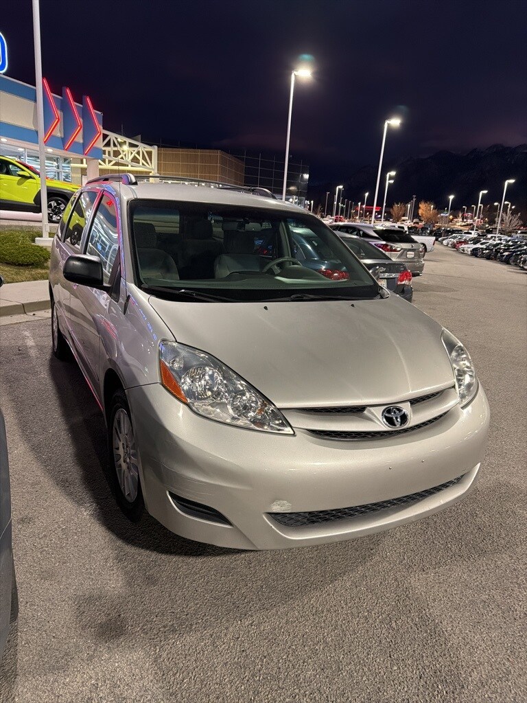 2007 Toyota Sienna LE photo 3