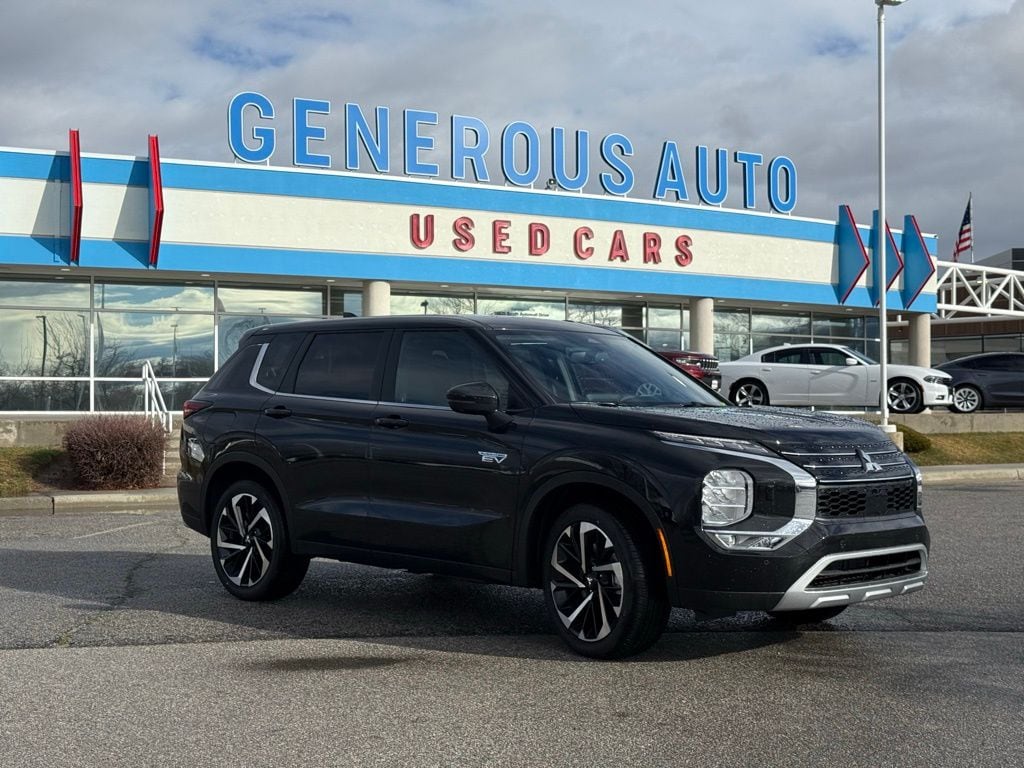 2025 Mitsubishi Outlander Plug-in Hybrid SE S-AWC's photo