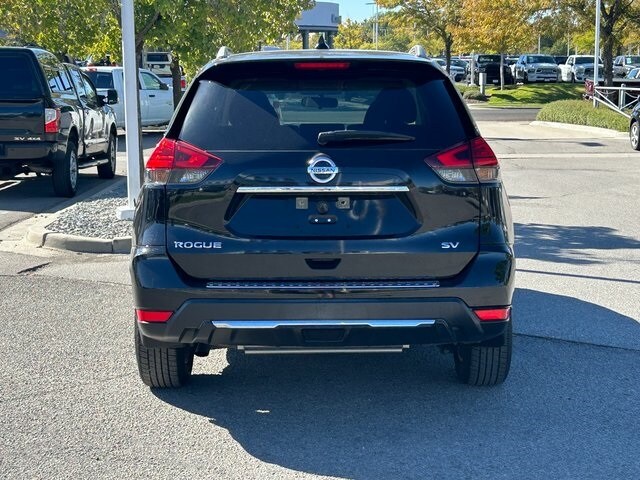 2017 Nissan Rogue SV photo 4