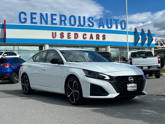 2023 Nissan Altima SR's photo