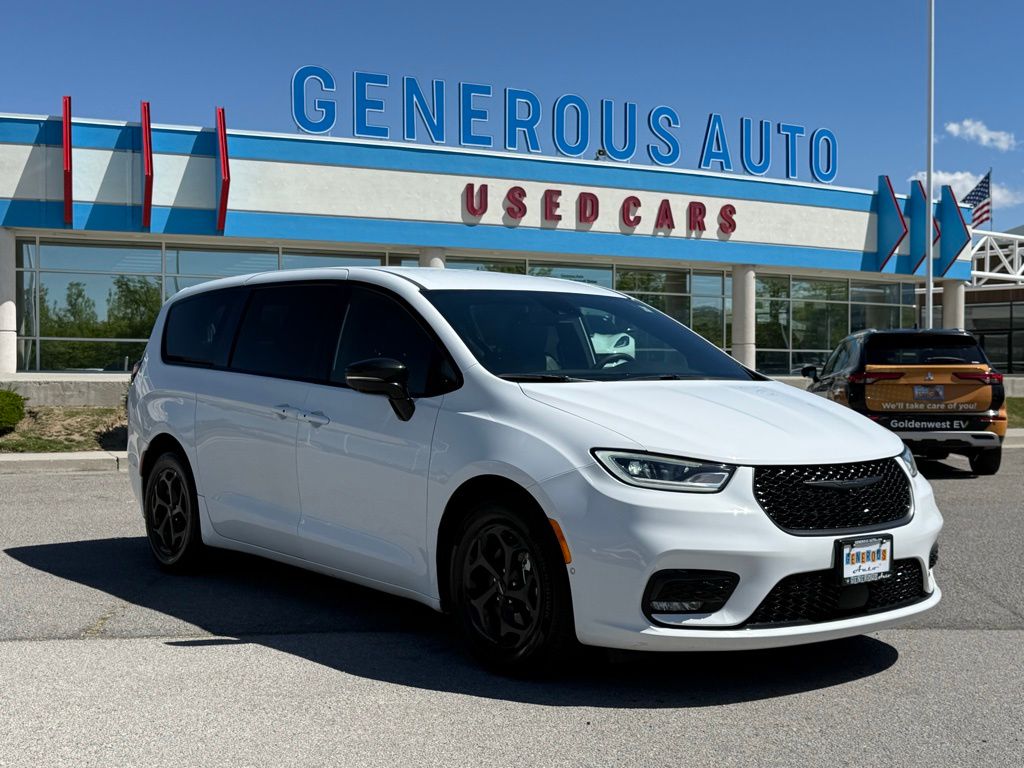 2024 Chrysler Pacifica Hybrid Select S-Appearance PHEV's photo