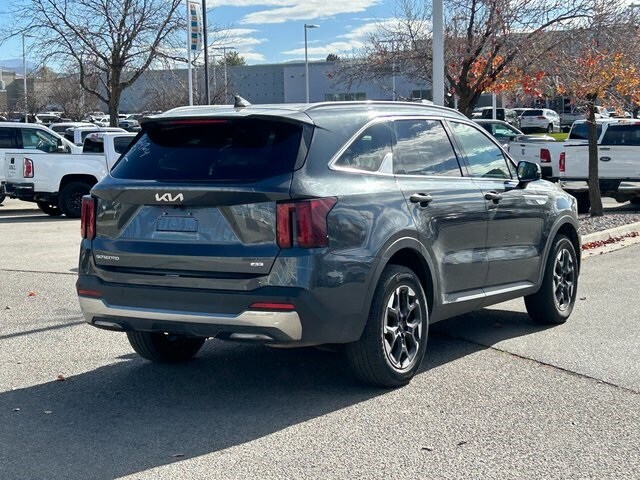 2024 Kia Sorento S photo 3