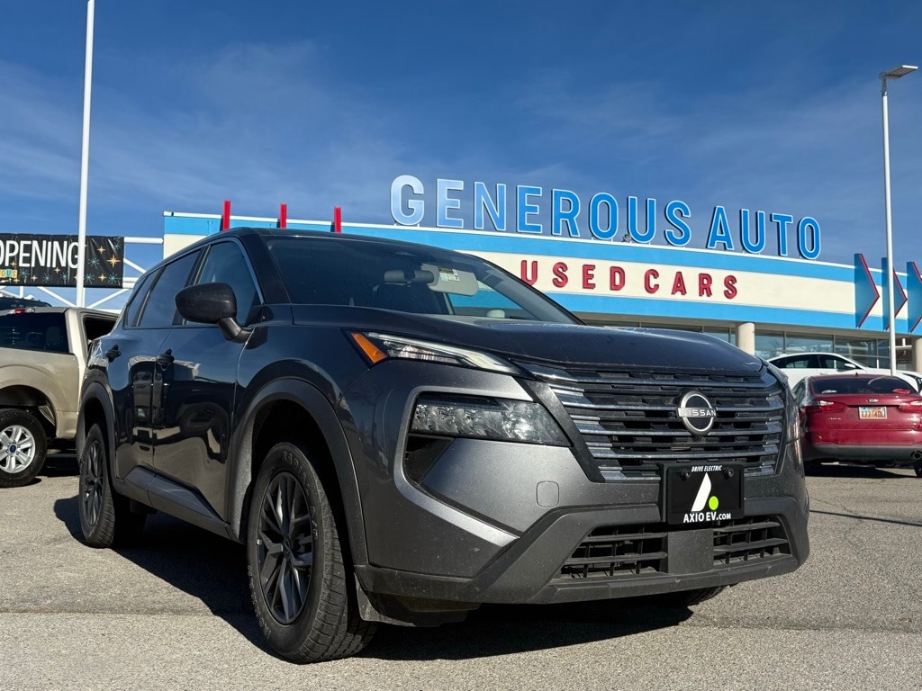 2024 Nissan Rogue S's photo