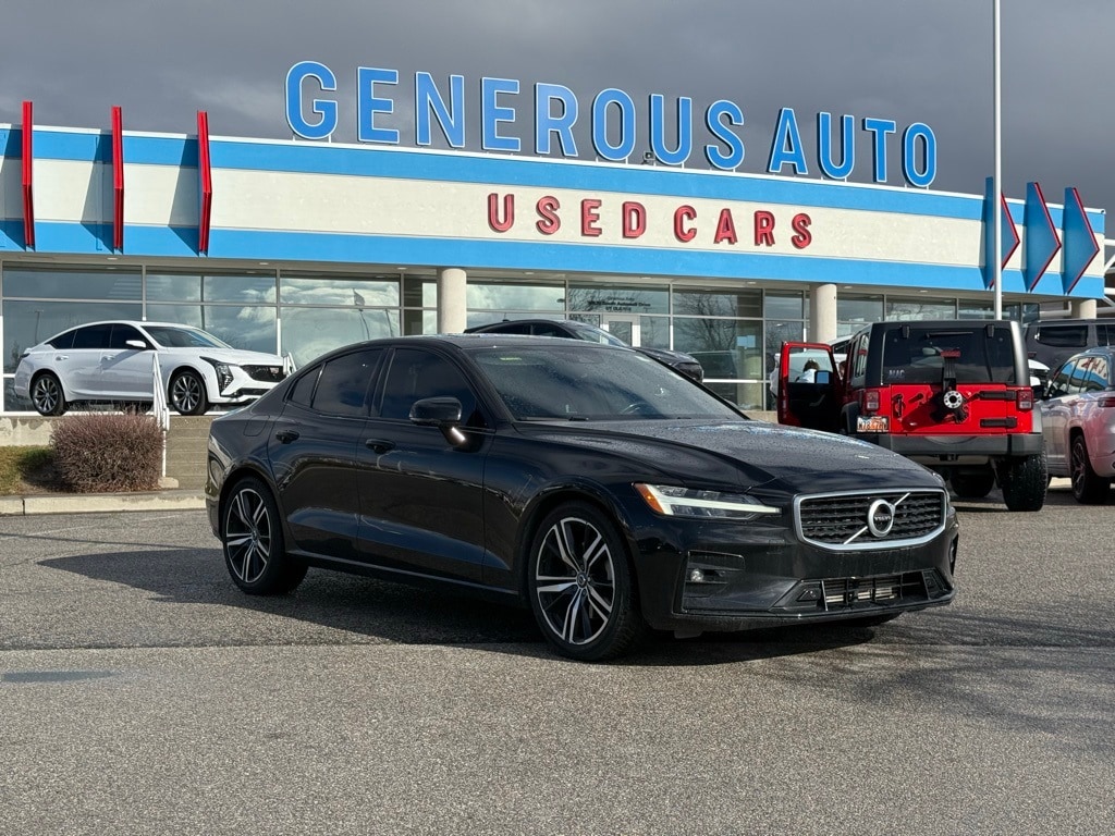 2019 Volvo S60 R-Design's photo