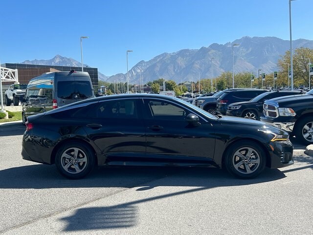2021 Kia K5 LX photo 2