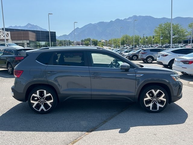 2023 Volkswagen Taos SEL photo 2