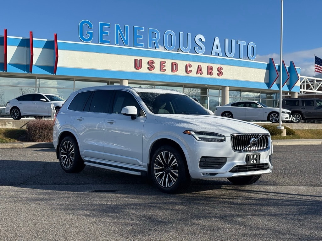 2020 Volvo XC90 Momentum's photo