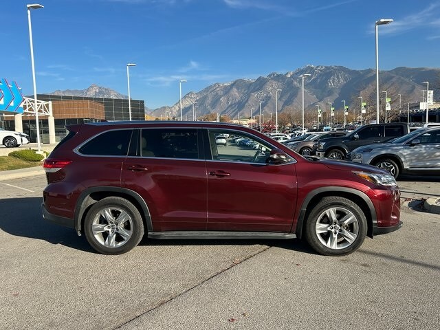 2017 Toyota Highlander Limited Platinum photo 2