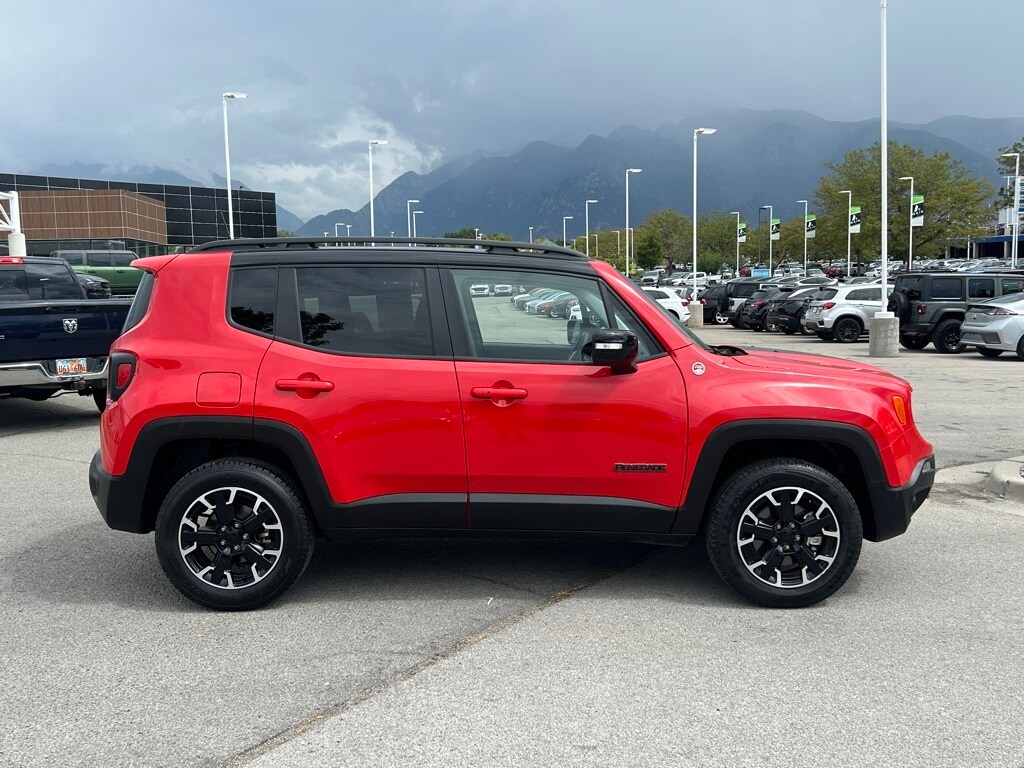 2023 Jeep Renegade Trailhawk photo 2