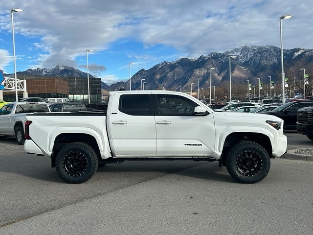 2024 Toyota Tacoma photo 2