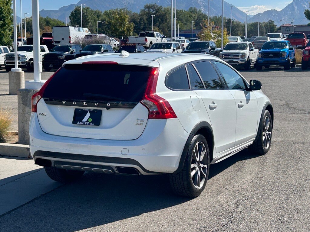 2016 Volvo V60 Cross Country T5 Platinum photo 3