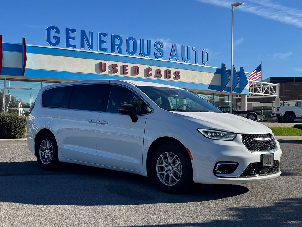 2025 Chrysler Pacifica Select Minivan/Van