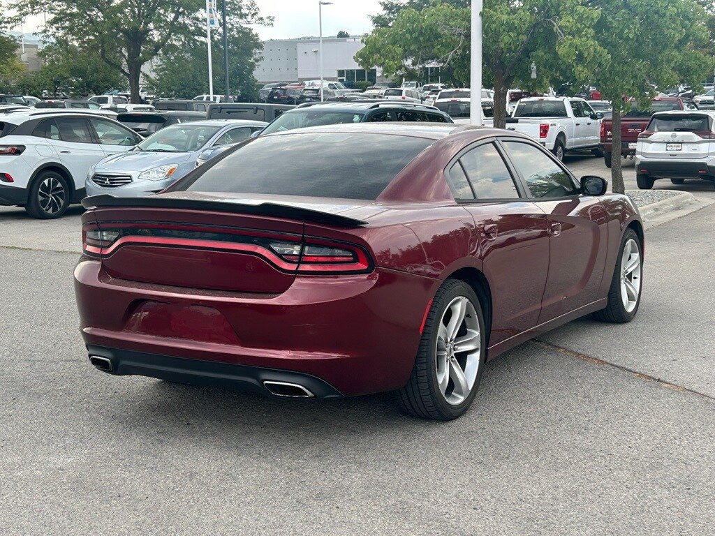 2017 Dodge Charger SE photo 2
