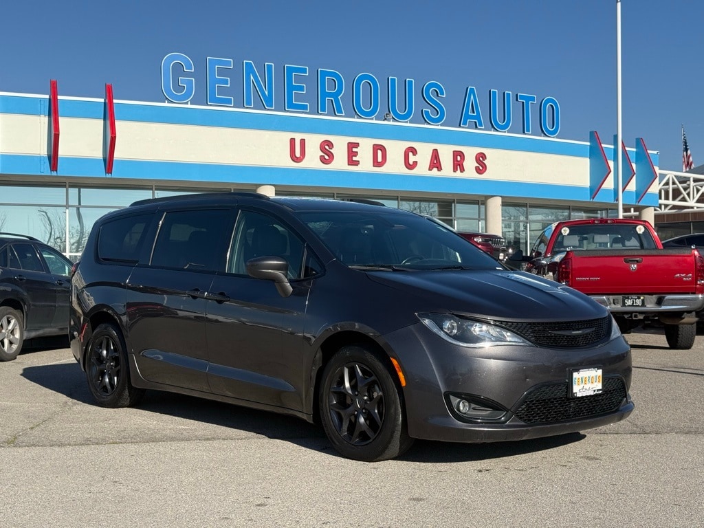 2019 Chrysler Pacifica Touring L Plus's photo