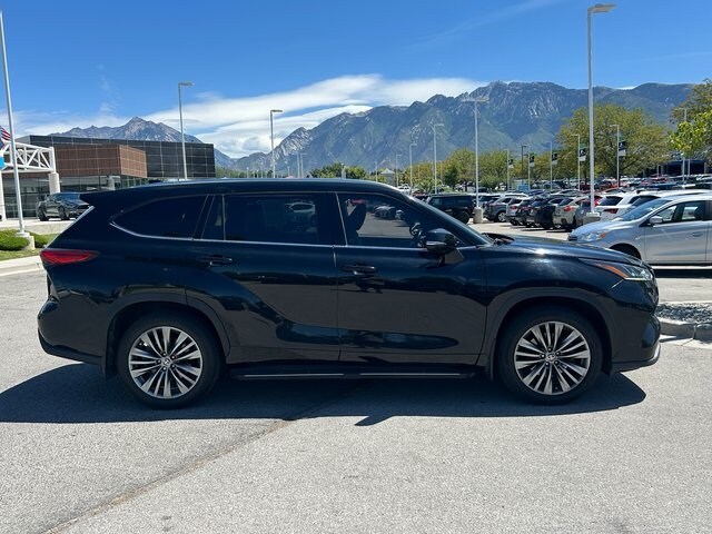 2021 Toyota Highlander Platinum photo 2