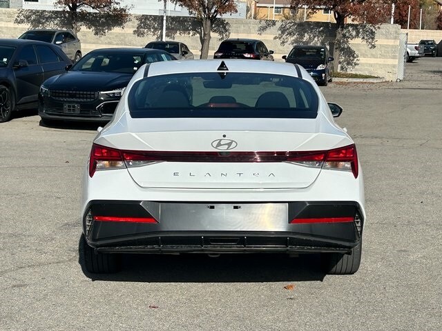 2025 Hyundai Elantra SEL Convenience photo 3