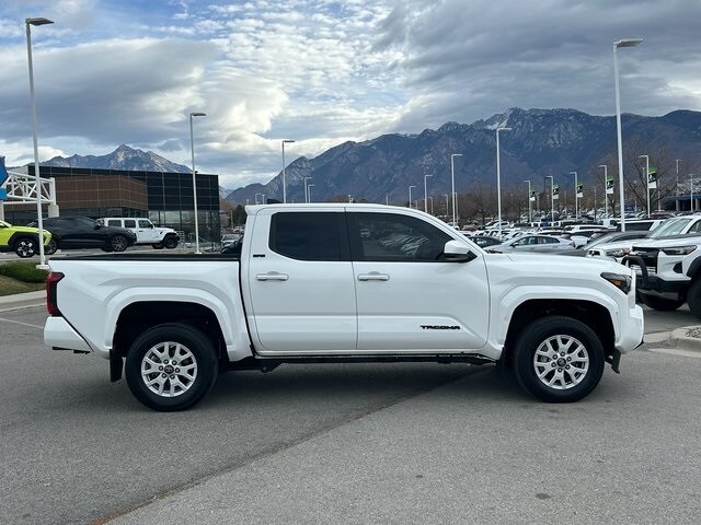2024 Toyota Tacoma photo 2