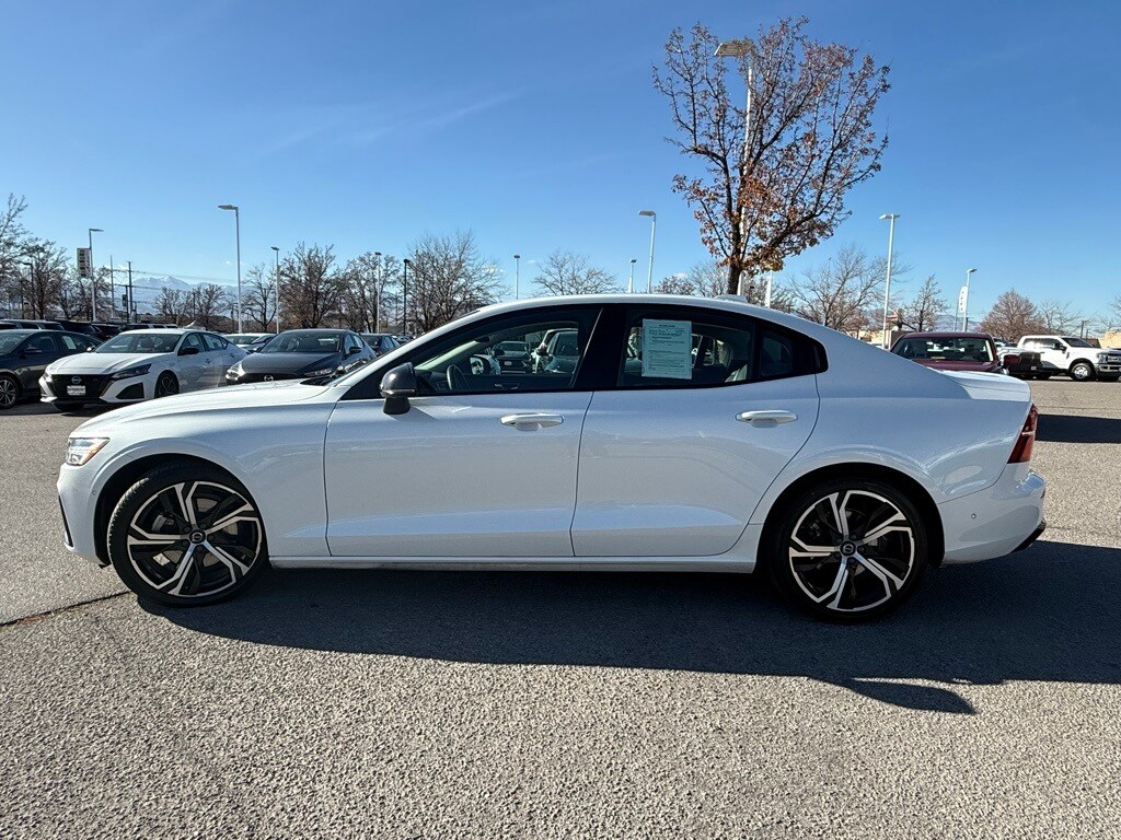 2024 Volvo S60 B5 Plus photo 4