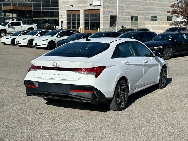 2025 Hyundai Elantra SEL Convenience photo 2
