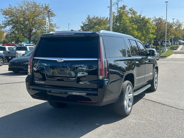 2020 Cadillac Escalade ESV Luxury photo 2