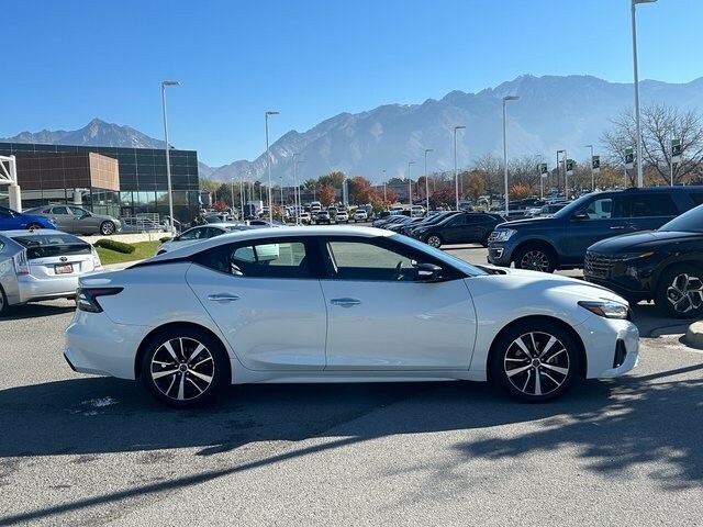 2023 Nissan Maxima SV photo 2