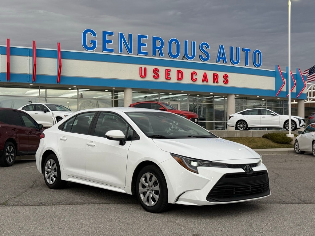 2023 Toyota Corolla LE's photo