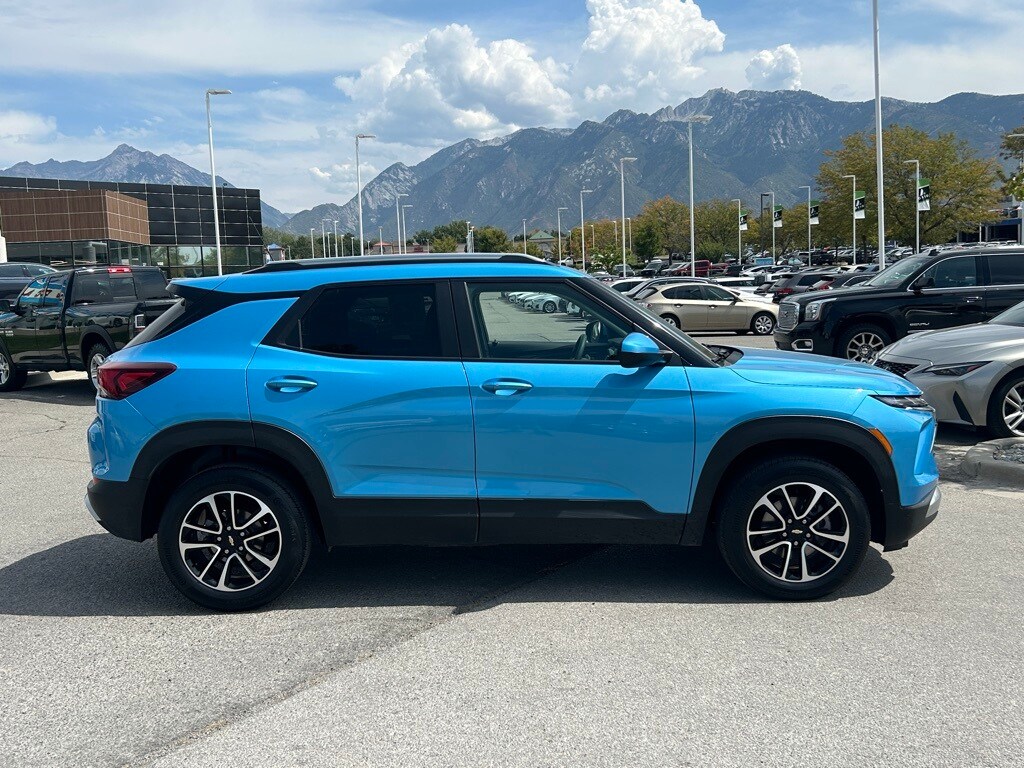 2025 Chevrolet Trailblazer LT photo 2