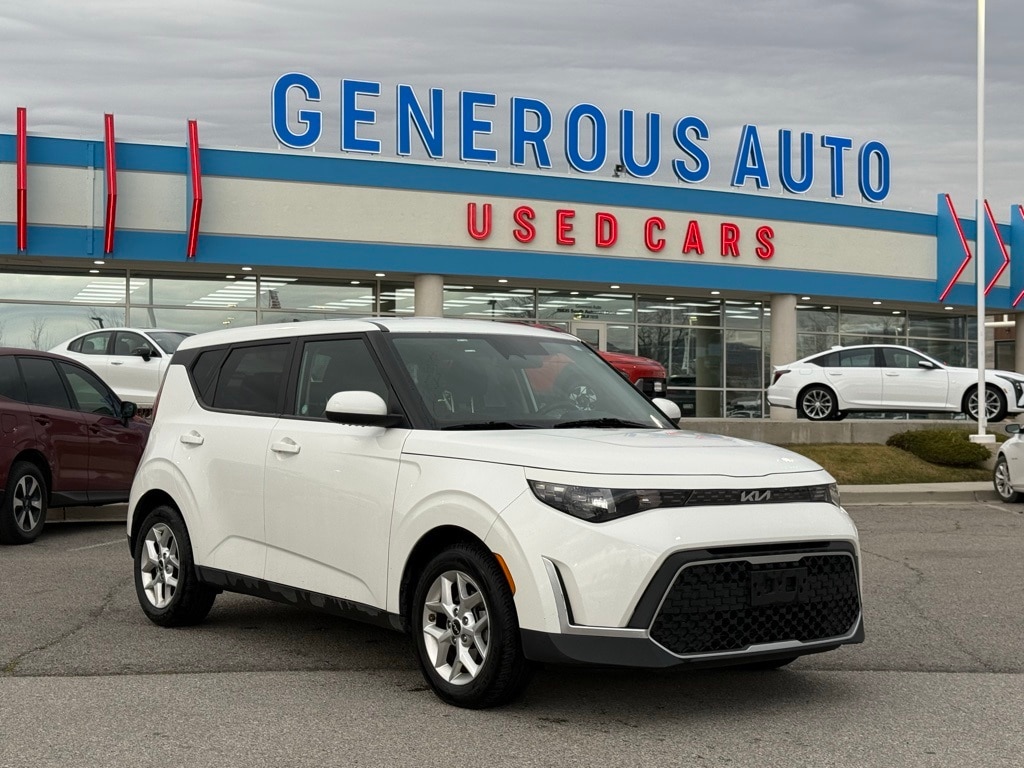 2023 Kia Soul LX's photo