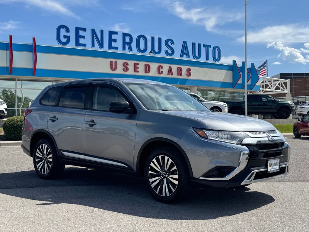2020 Mitsubishi Outlander ES S-AWC's photo