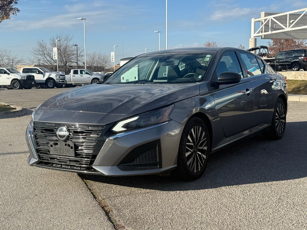 2024 Nissan Altima 2.5 SV photo 2