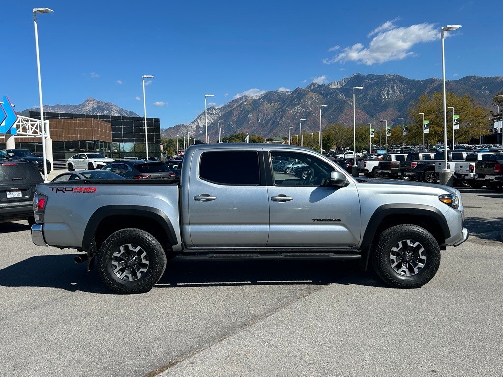 2022 Toyota Tacoma TRD Off-Road photo 2