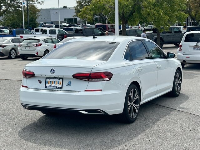 2022 Volkswagen Passat 2.0T SE photo 2