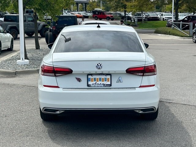 2022 Volkswagen Passat 2.0T SE photo 3