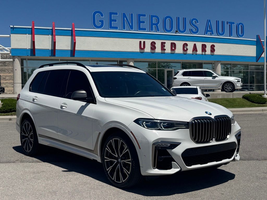 2020 BMW X7 M50i's photo