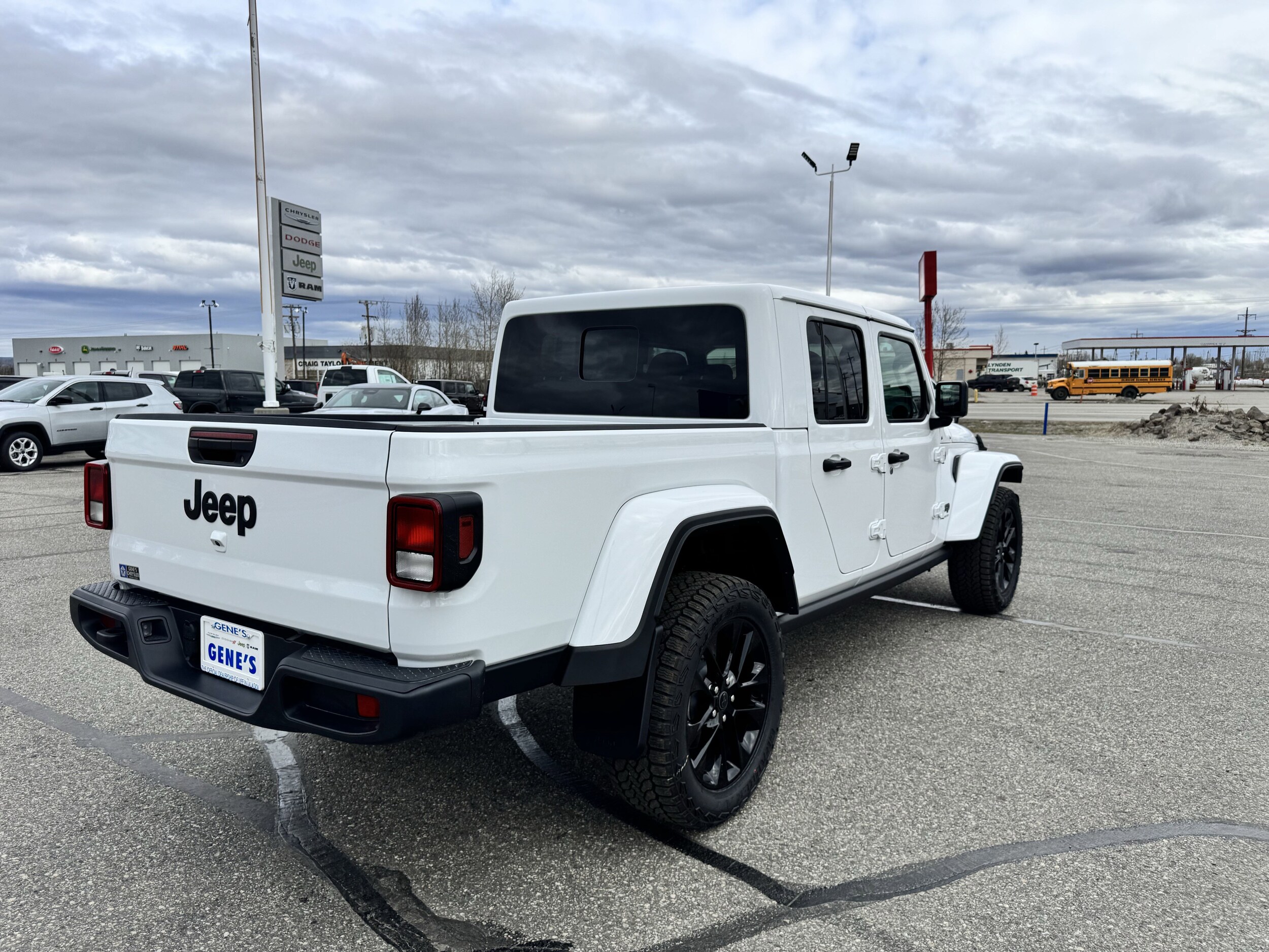2025 Jeep Gladiator Sport photo 2