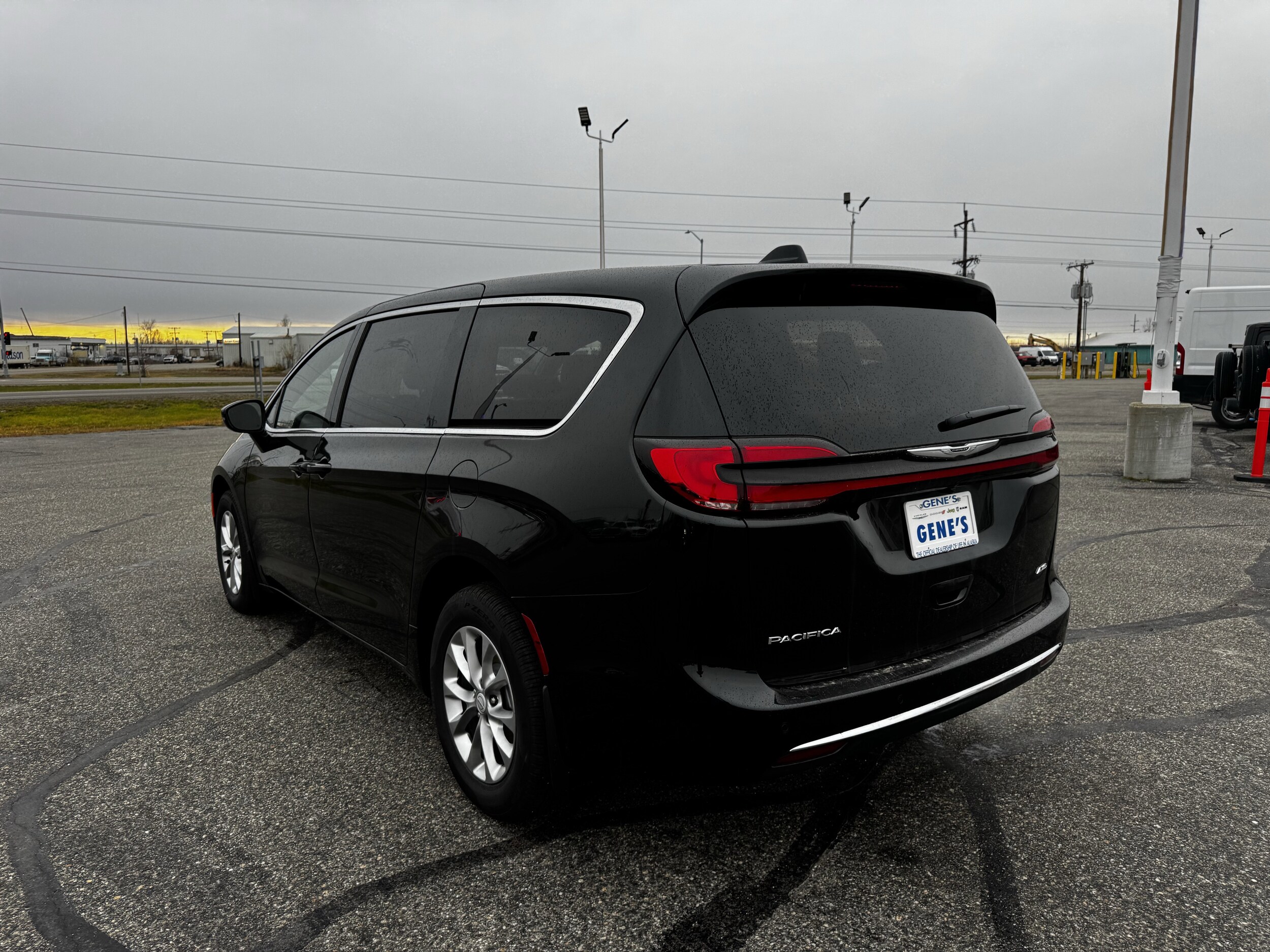 2026 Chrysler Pacifica photo 3