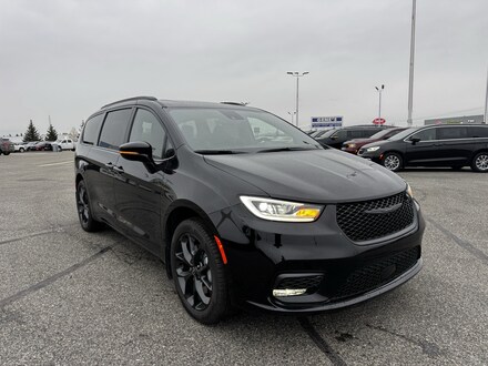 2026 Chrysler Pacifica LIMITED AWD Passenger Van