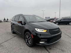 2026 Chrysler Pacifica LIMITED AWD Passenger Van