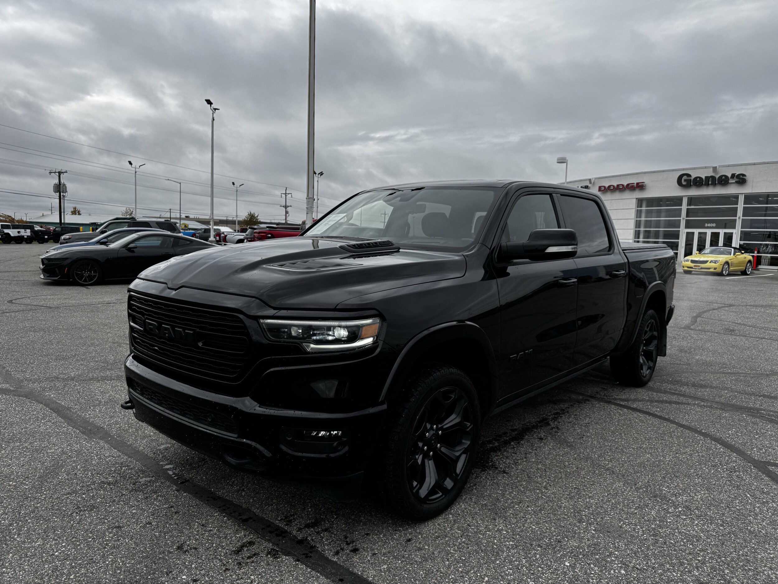 2022 Ram 1500 Limited photo 2