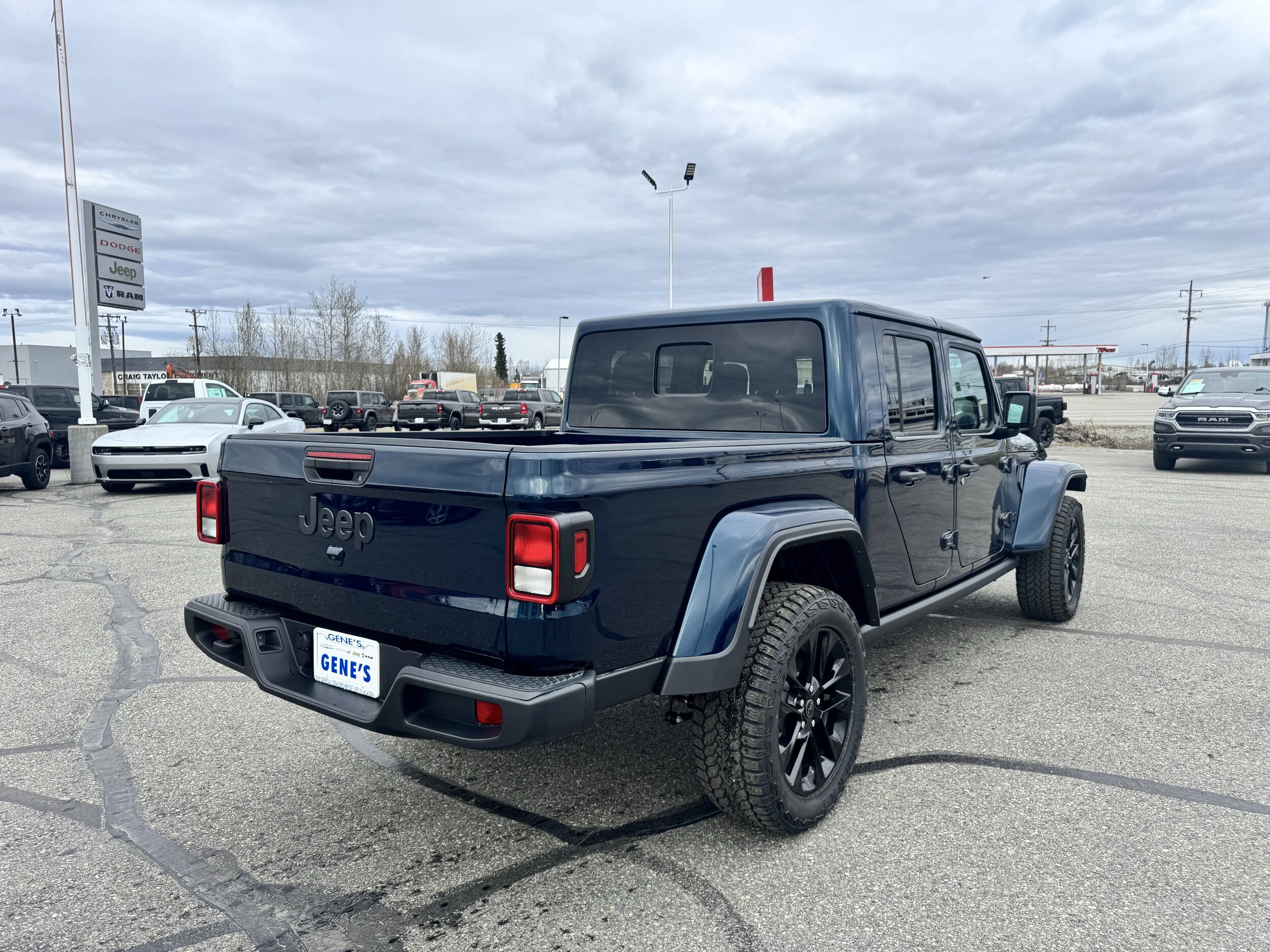 2025 Jeep Gladiator Sport photo 2